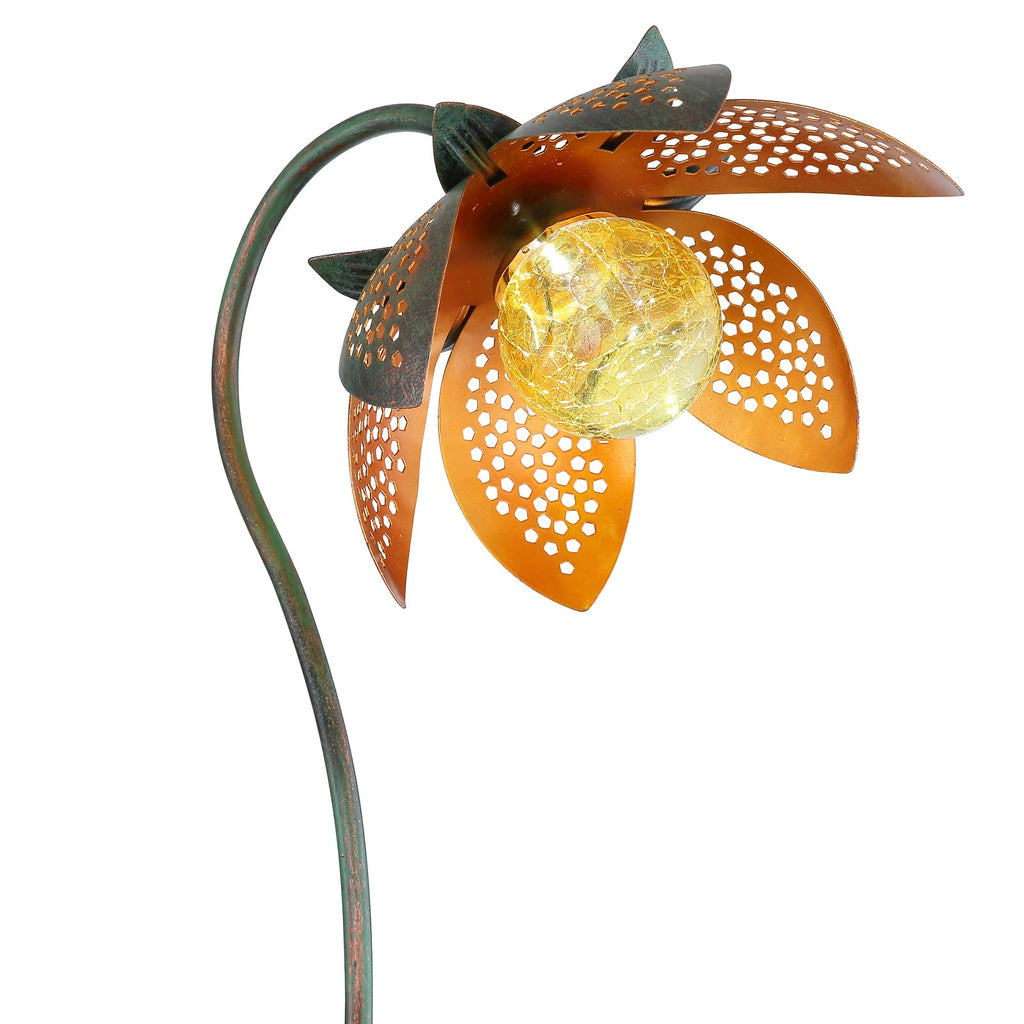 Solcellelampe dekor blomst med jordspyd H90 cm montert i hage