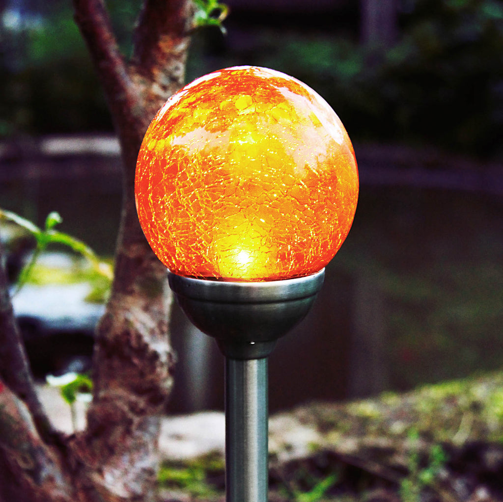 Nærbilde av LED og spyd på Solcellelampe Roma med spyd glasskule amber LED IP44