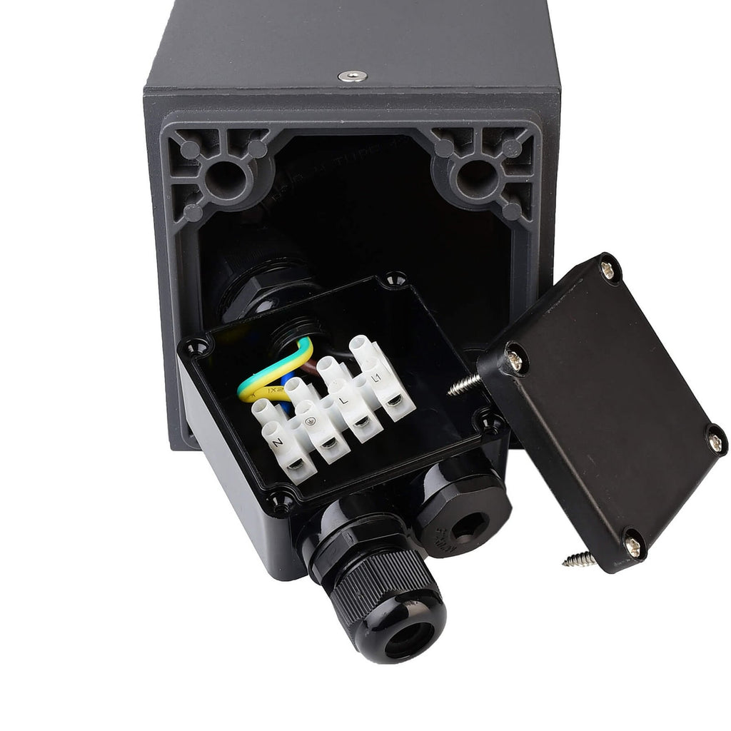 Stolpelampe Facado Socket bakside med stikkontakter