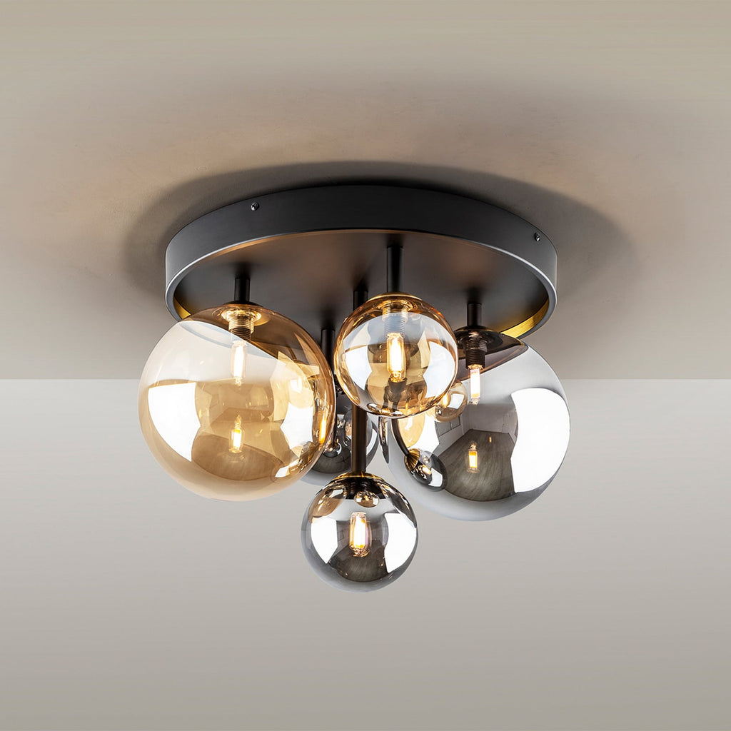 Montert Taklampe Dark 5-lys glass amber og røyk i rom