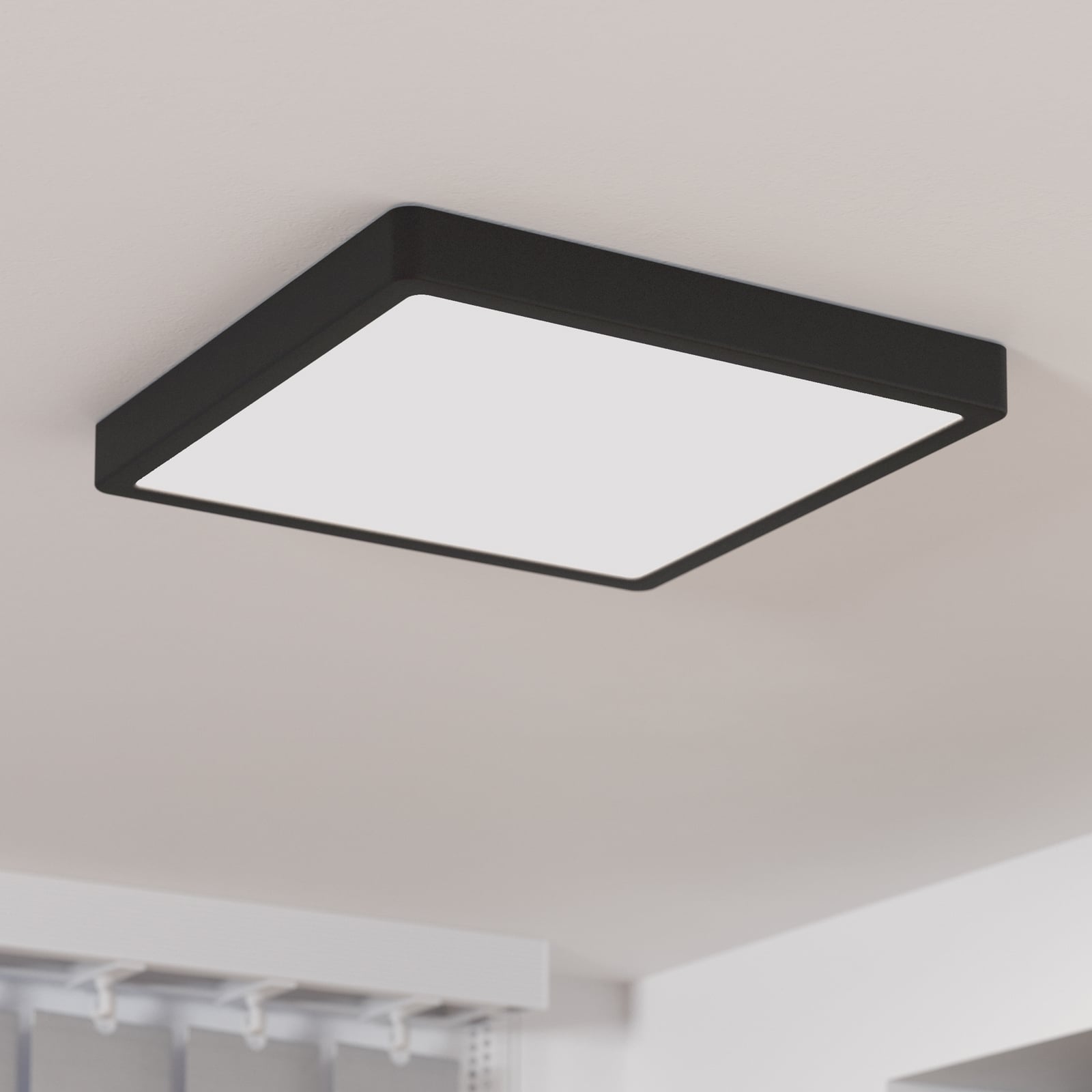 Taklampe Fueva 5 LED svart IP44 28x28 cm 3000K forfra