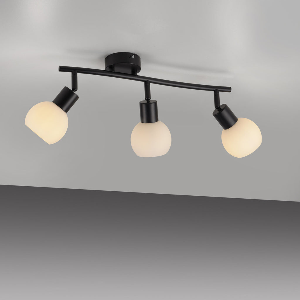 Montert Taklampe Loki 3-lys svart jern og glass E14 56 cm i rom