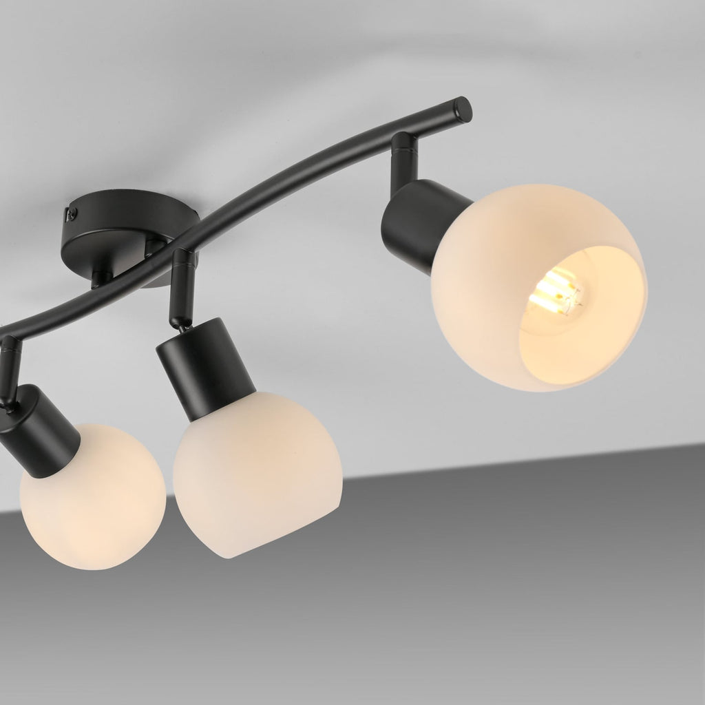 Nærbilde av glasskjerm på Taklampe Loki 3-lys svart jern og glass E14 56 cm