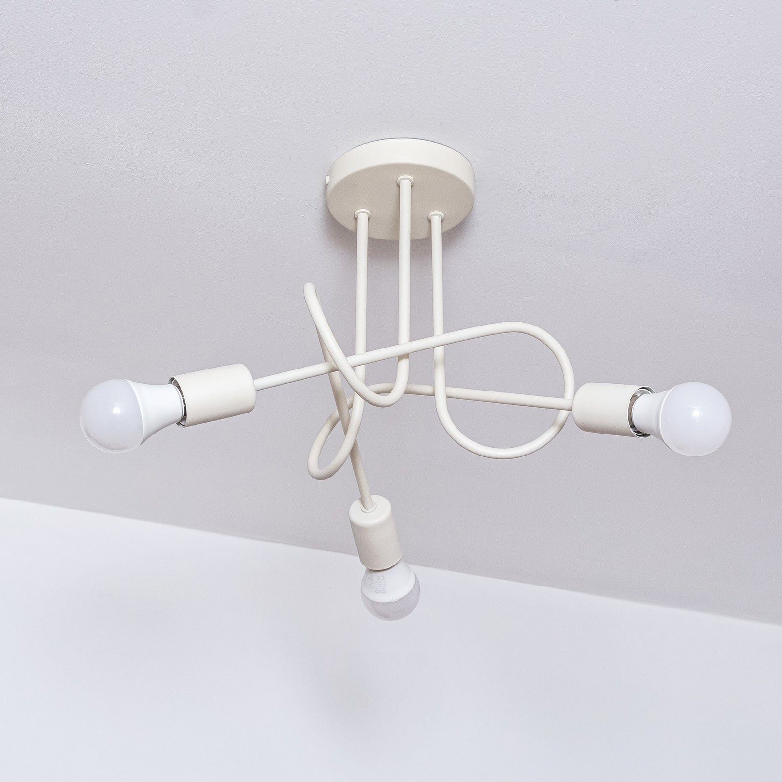 Taklampe Oxford 3-lys sand metall med lyspærer