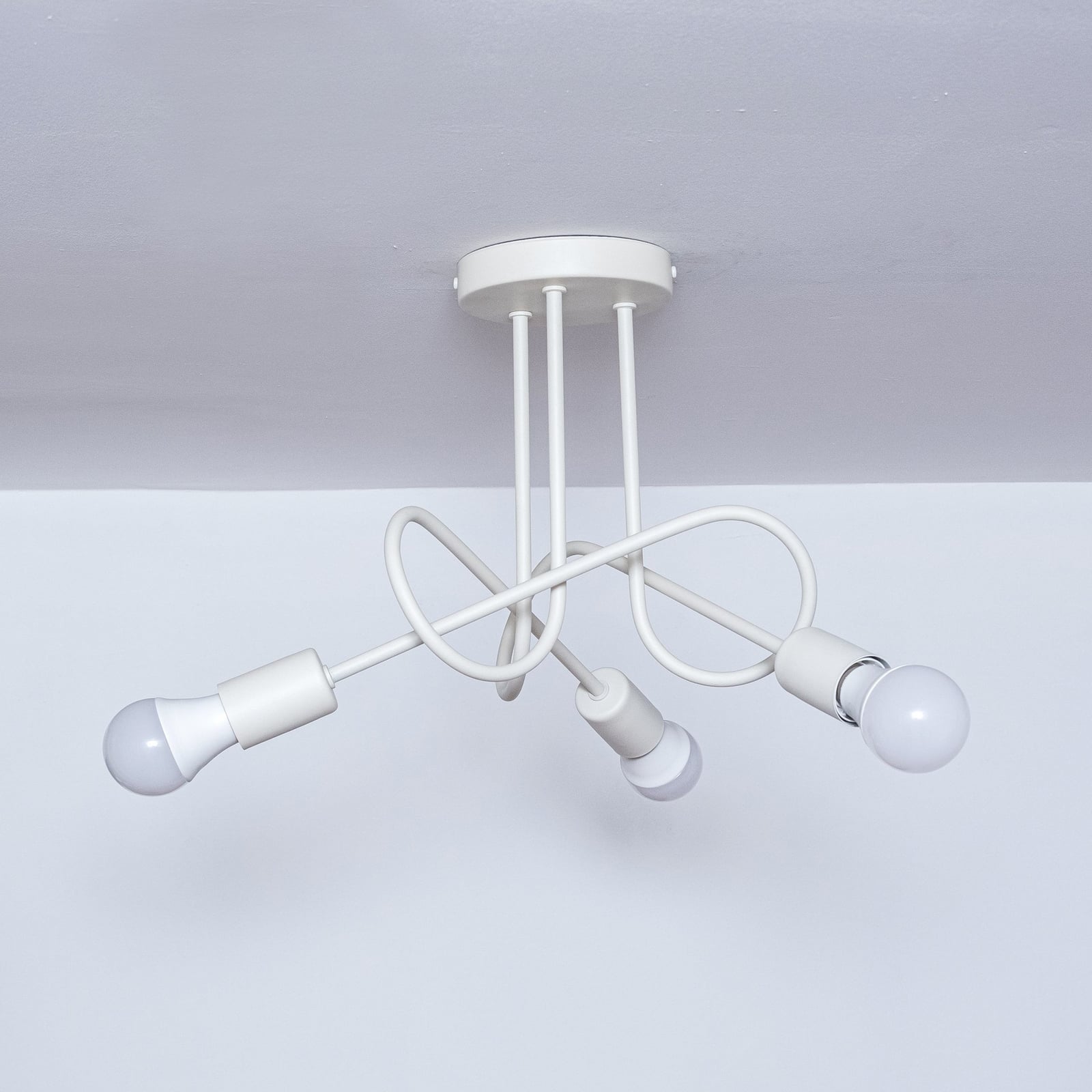 Nærbilde av Taklampe Oxford 3-lys sand metall E27 sokkel