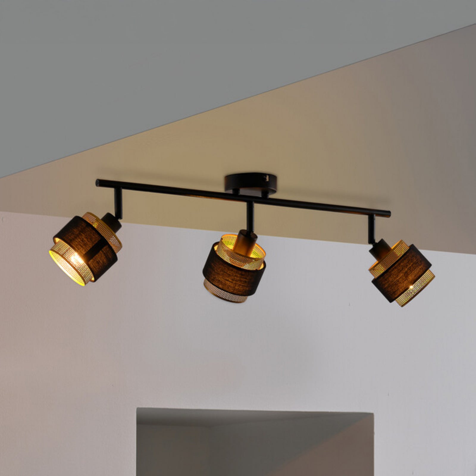 Takspot Decor Spot Hornet 3-lys svart/gull E14 forfra
