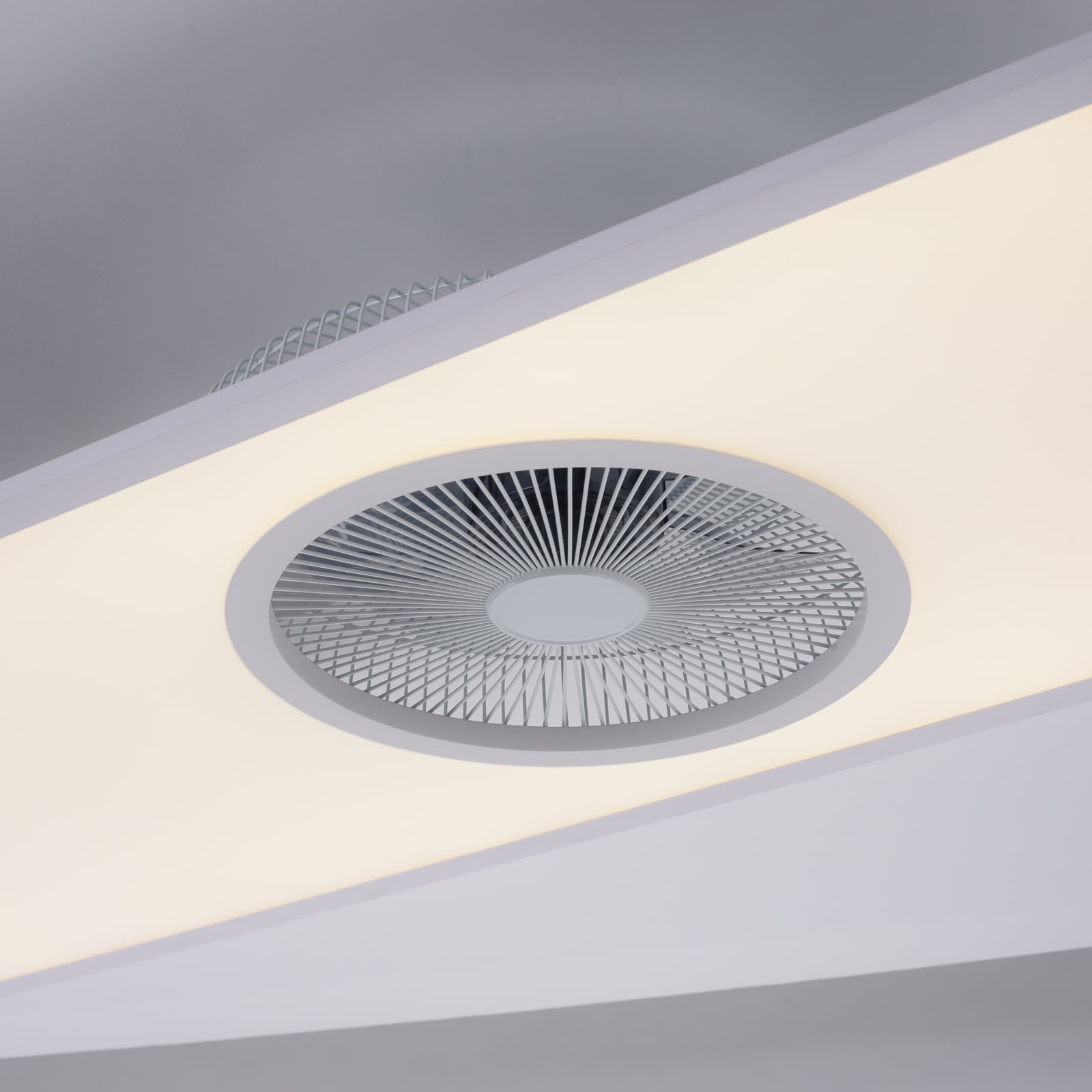 Nærbilde av LED-lys på Takvifte Flat-Air LED dimbar CCT hvit 120x40 cm