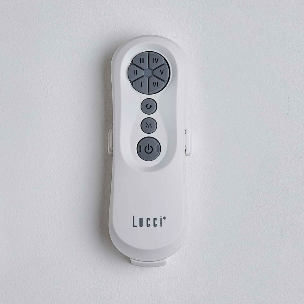 Nærbilde av LED-lys og kontroll på takvifte med LED-lys Nautica dimbar svart DC