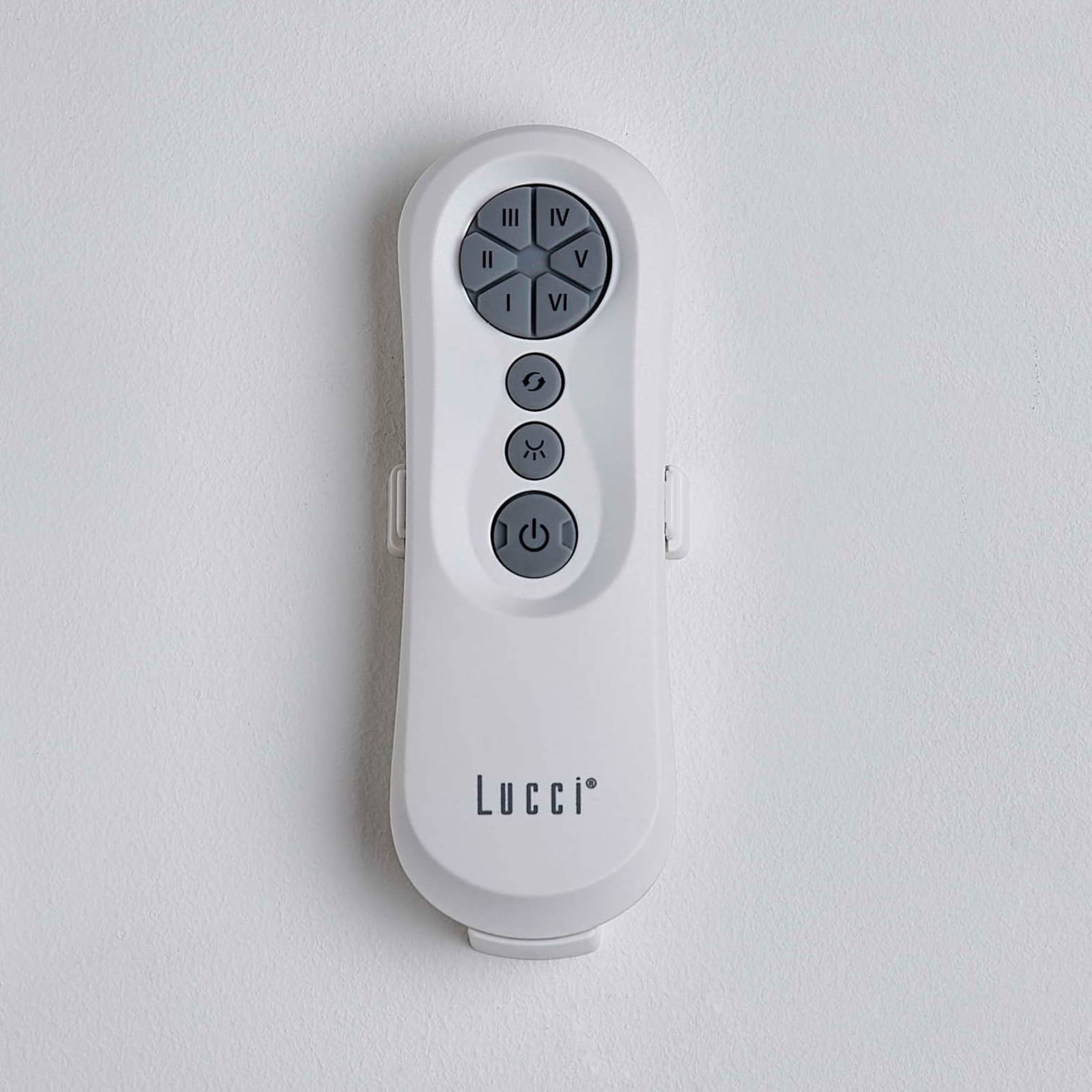 Nærbilde av LED-lys og kontroll på takvifte med LED-lys Nautica dimbar svart DC
