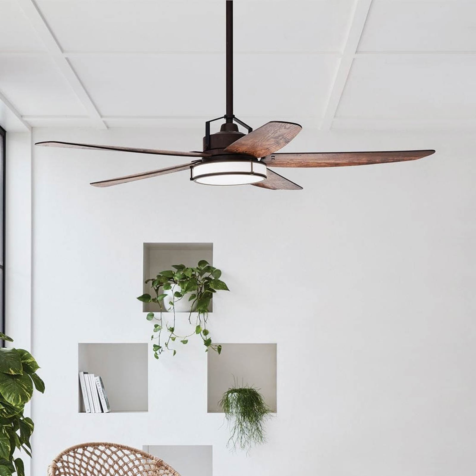 Detalj av Takvifte Louisville LED dimbar bronse Ø158 cm vifteblad