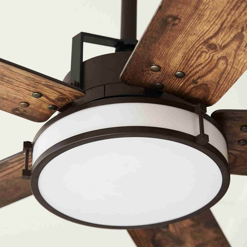 Nærbilde av LED-lys på Takvifte Louisville LED dimbar bronse Ø158 cm