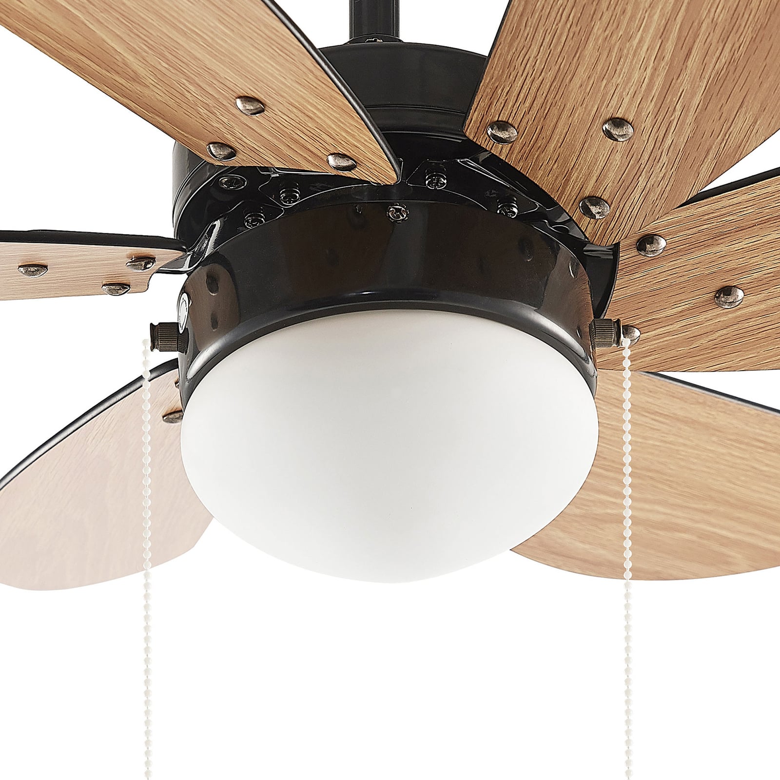 Nærbilde av glassdiffusor på Takvifte med lys Minja bøk/svart Ø78 cm E14