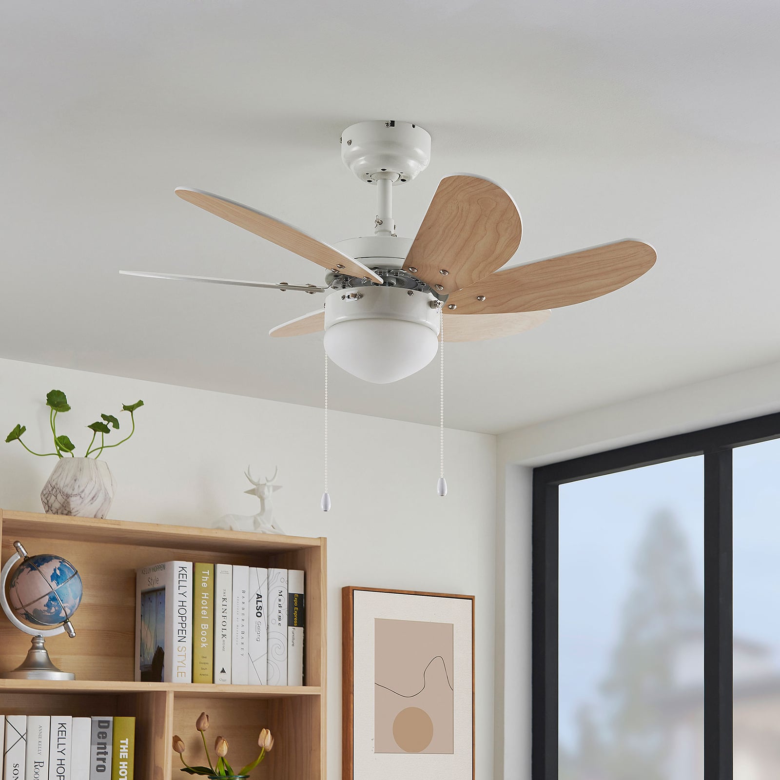 Bakside av Takvifte Minja med lys hvit/bøk E14 Ø80 cm