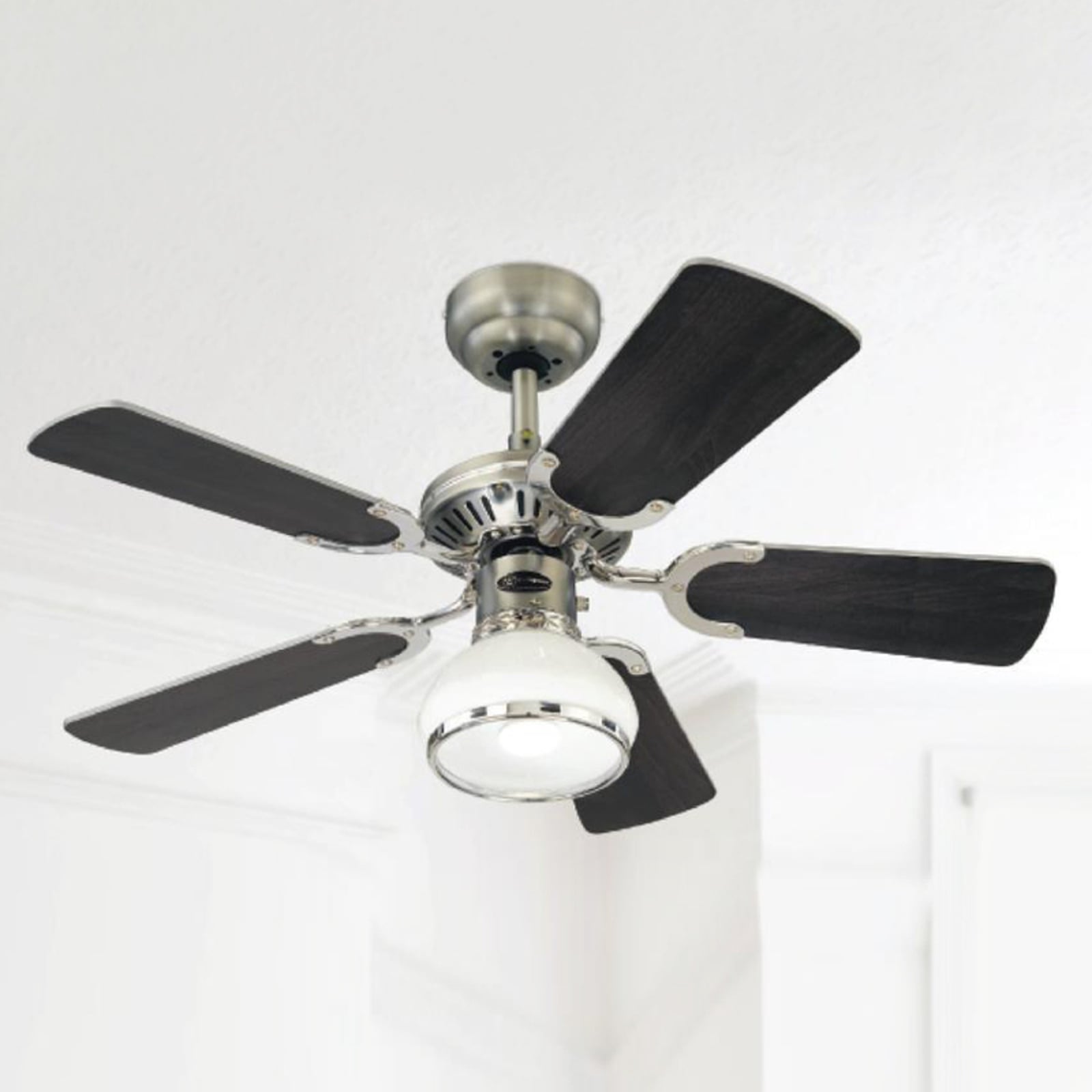 Detalj av lyset på takvifte Princess Radiance II med lys Ø90 cm krom
