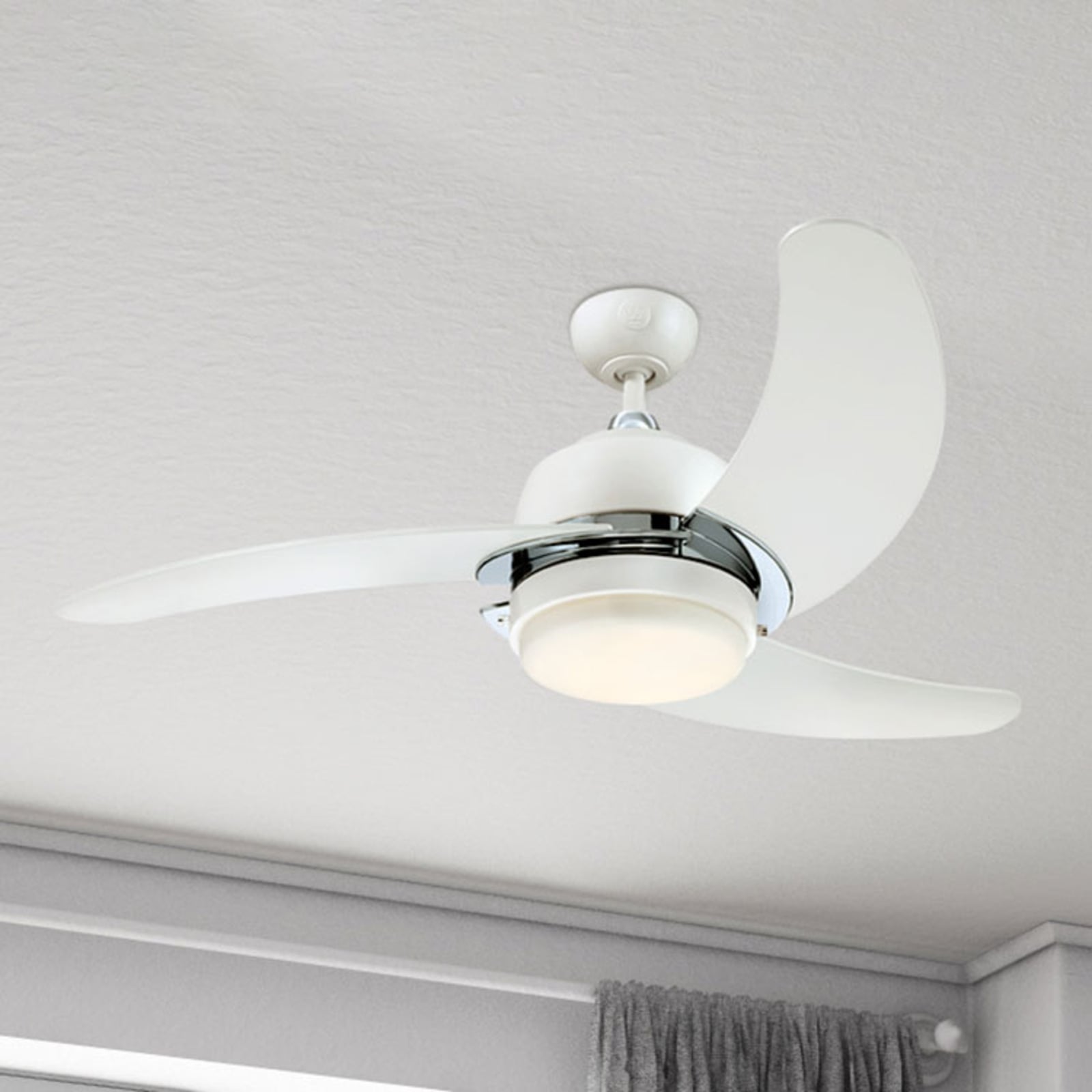 Takvifte Simone med LED-lys hvit opalglass Ø122 cm forfra