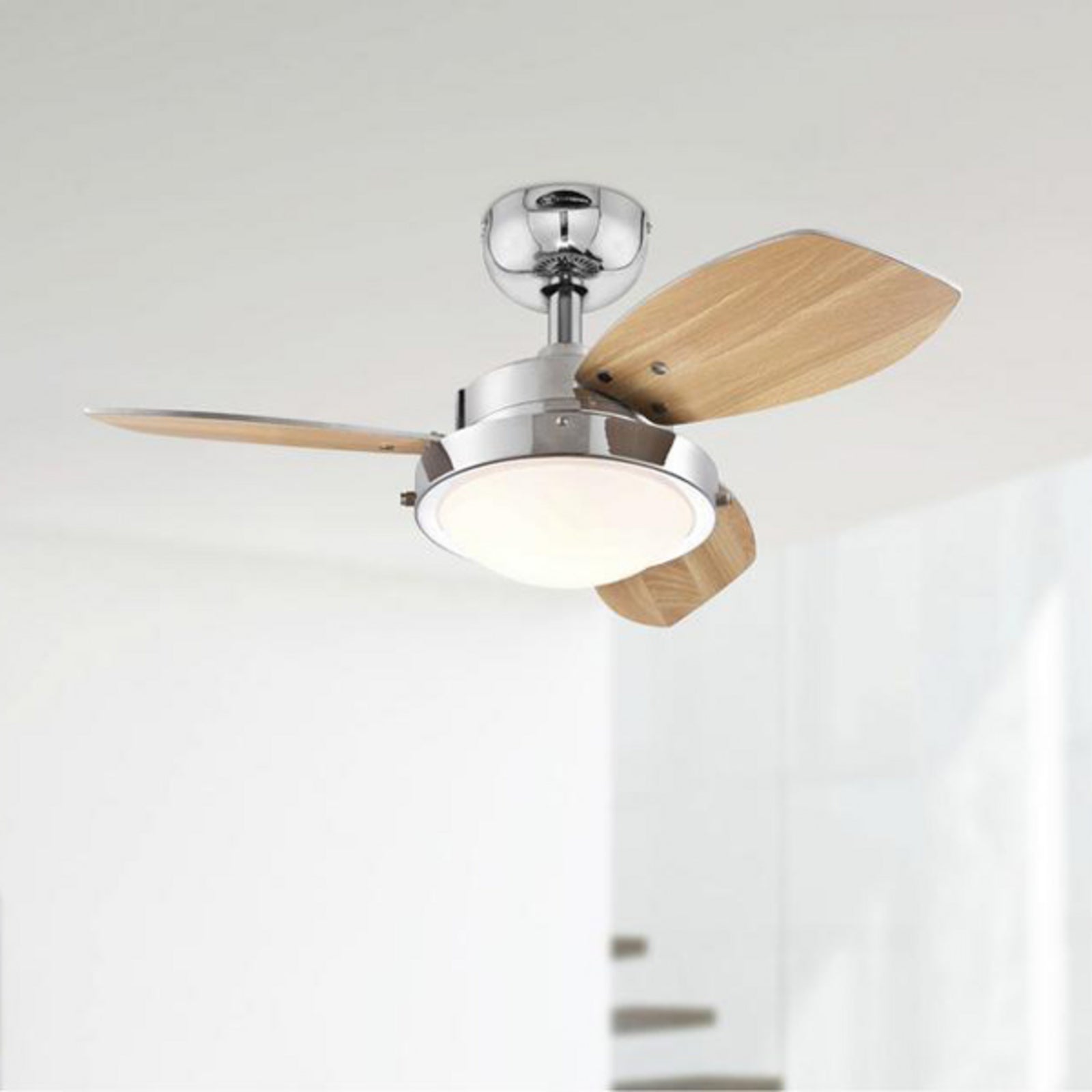 Takvifte Wengue med lys E14 Ø76 cm krom/wenge nærbilde av lampe