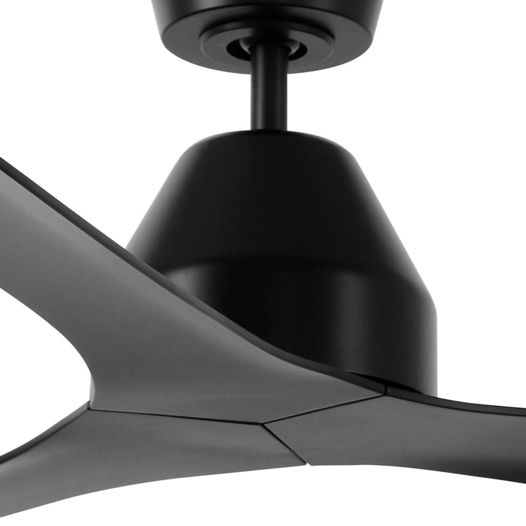 Montert takvifte Whitehaven svart Ø142 cm med fjernkontroll i rom