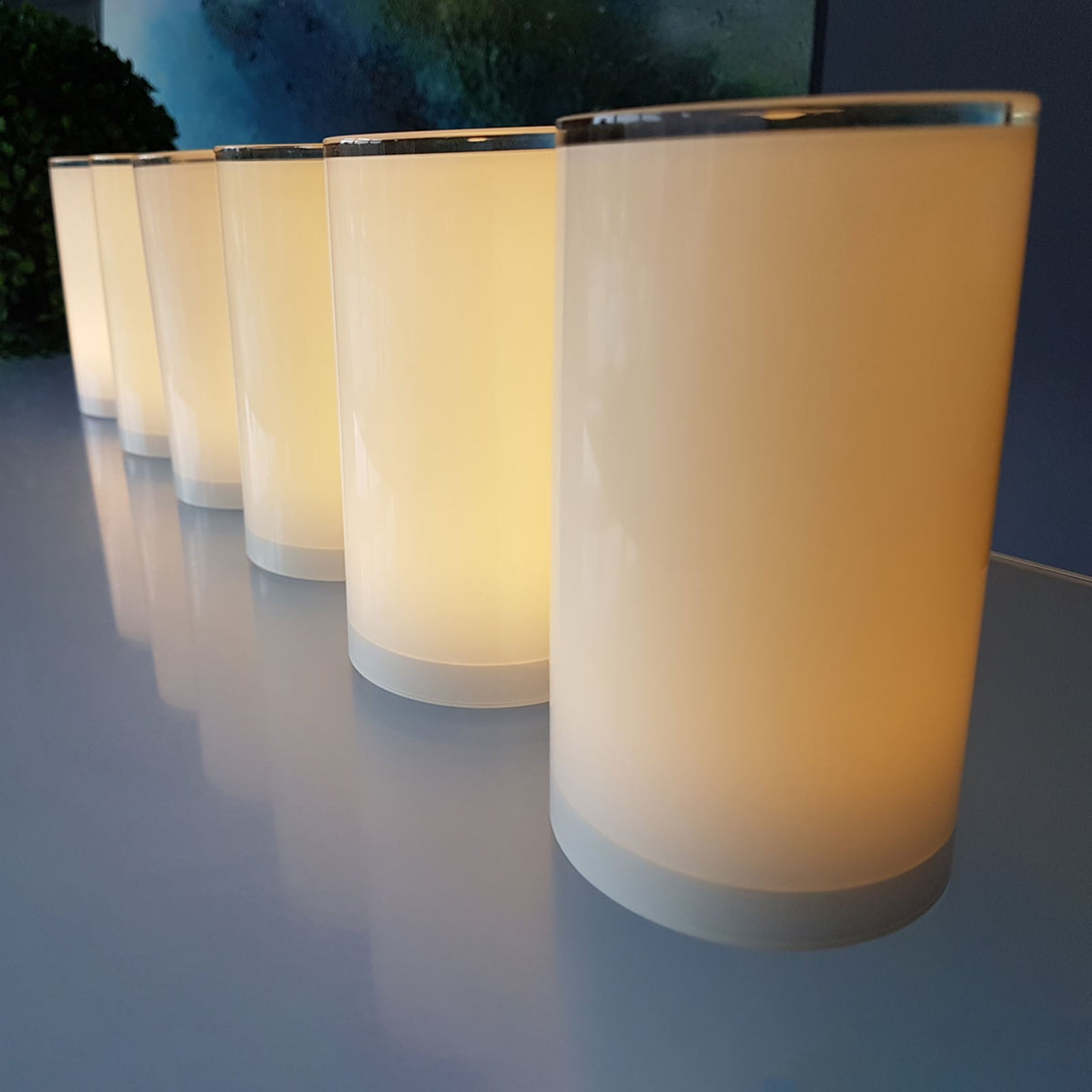 Trådløs bordlampe Tub appstyrt RGBW dimbar IP44 lysfargevalg