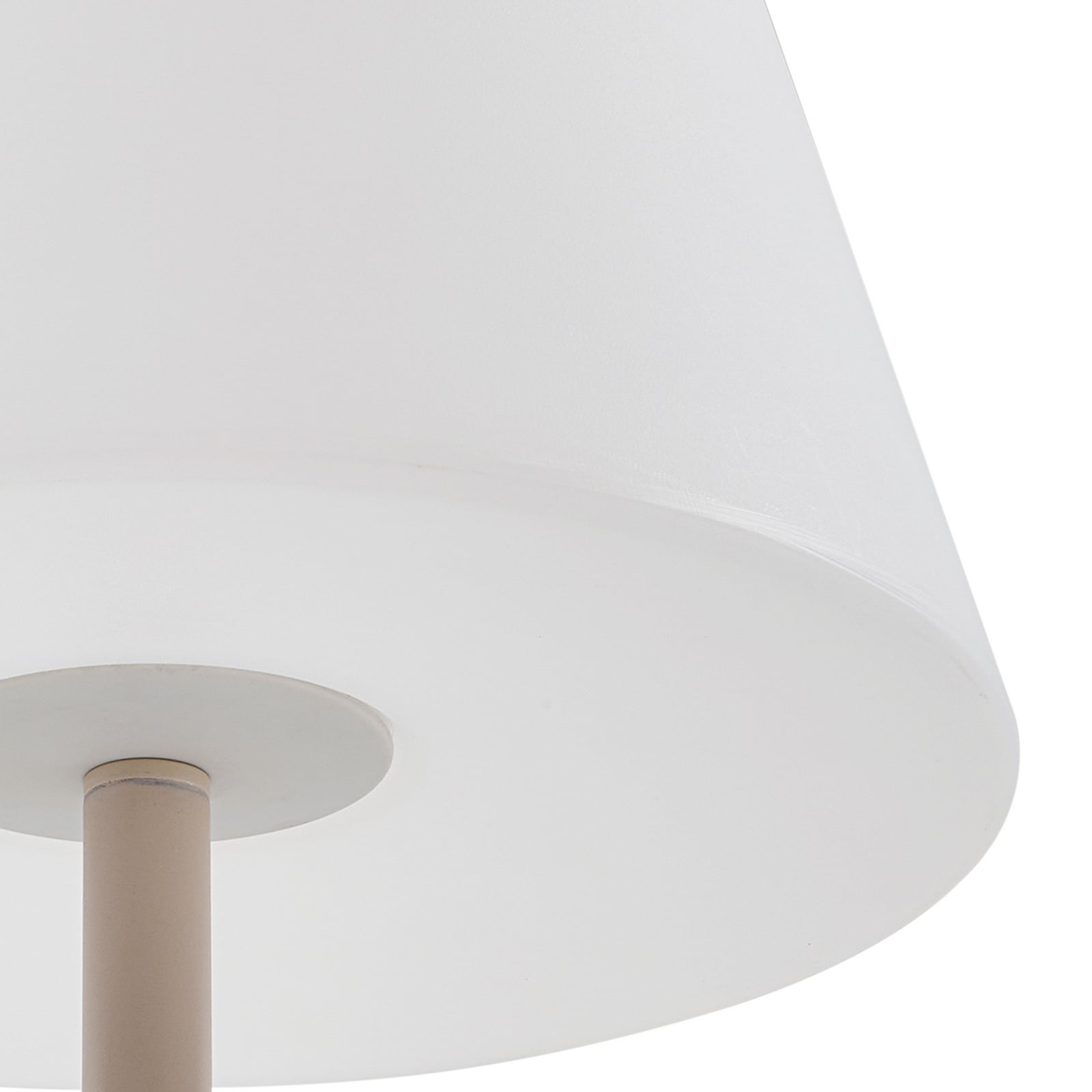 Utegulvlampe Jaimy beige/hvit metall på balkong