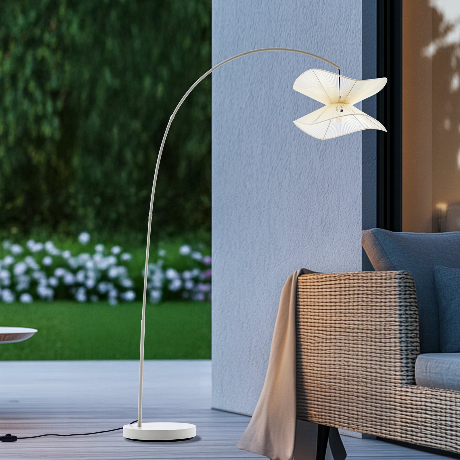 Utendørs gulvlampe Valdorin beige E27 detalj av materiale