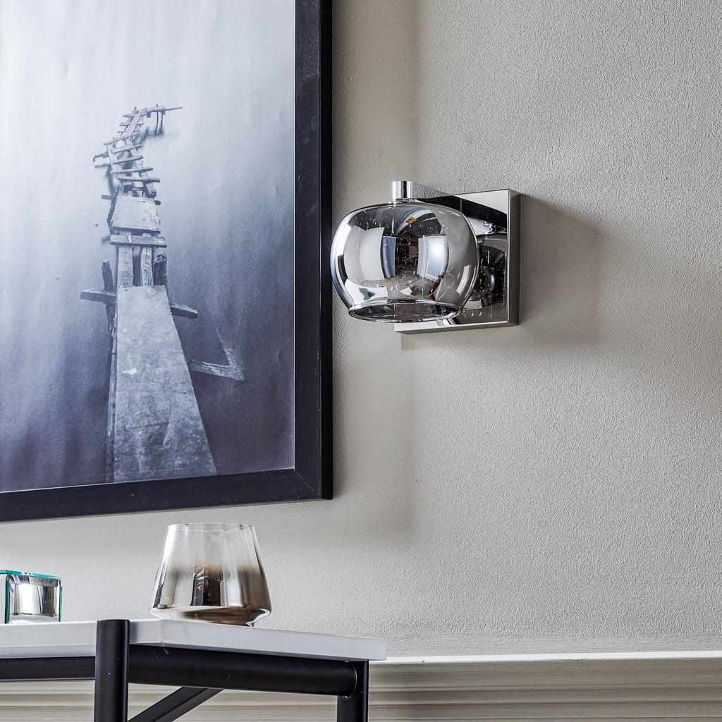 Detaljbilde av krystaller på Vegglampe Arian glass med krystaller krom