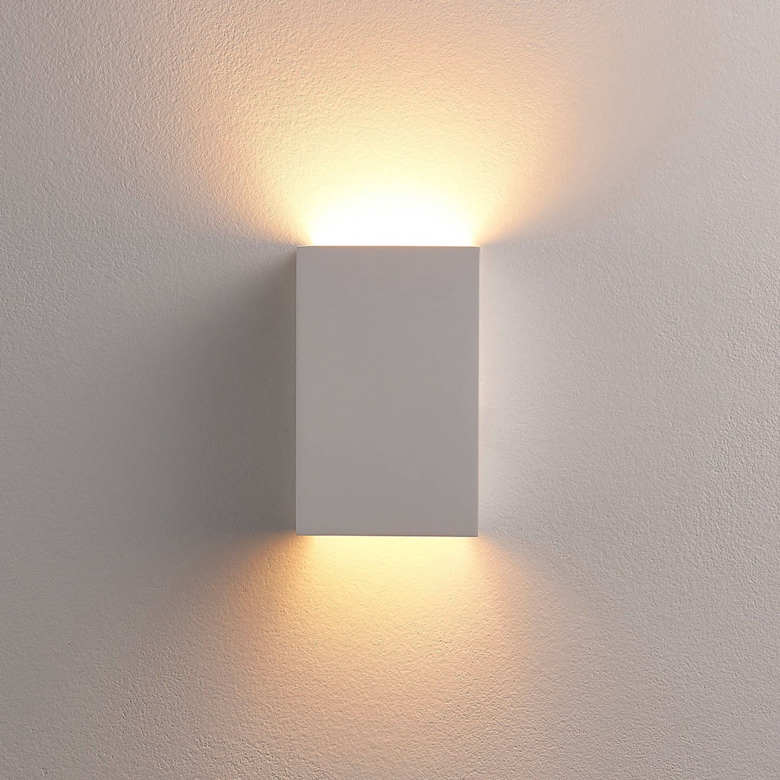 Vegglampe Colja kantet gips hvit G9 dimbar sett fra siden
