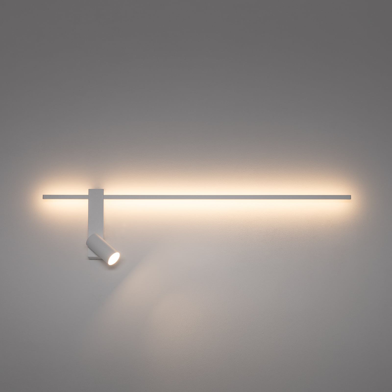 Vegglampe Easy Left med justerbar GU10-spot