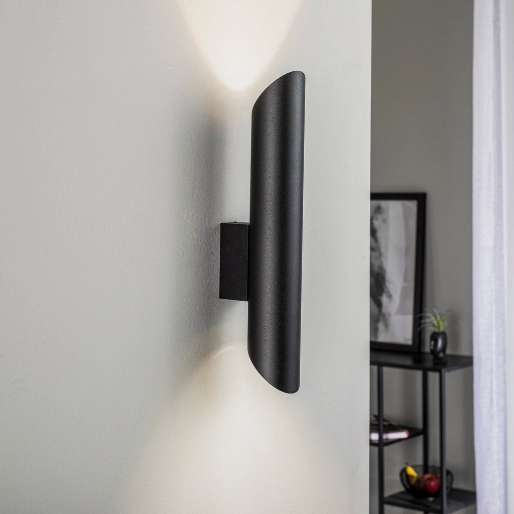 Vegglampe Eye Cut svart stål forfra