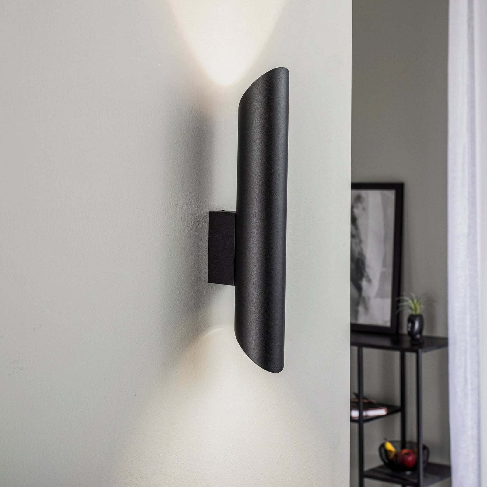 Vegglampe Eye Cut svart stål forfra