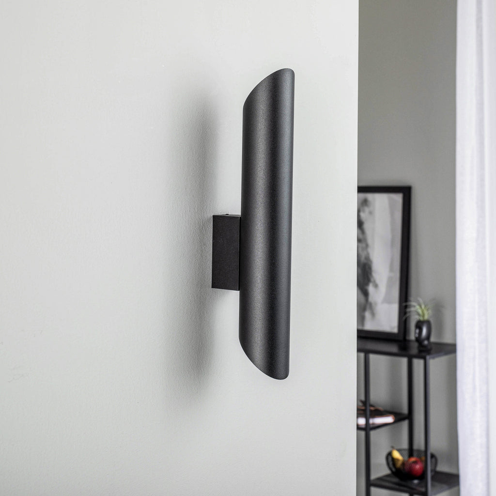 Vegglampe Eye Cut svart stål bakside