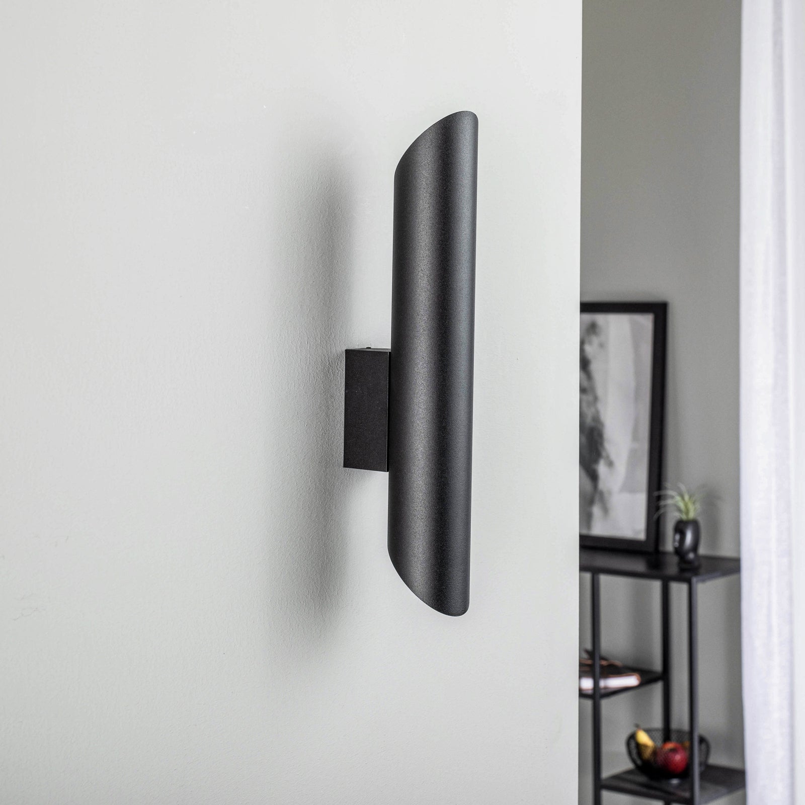 Vegglampe Eye Cut svart stål bakside