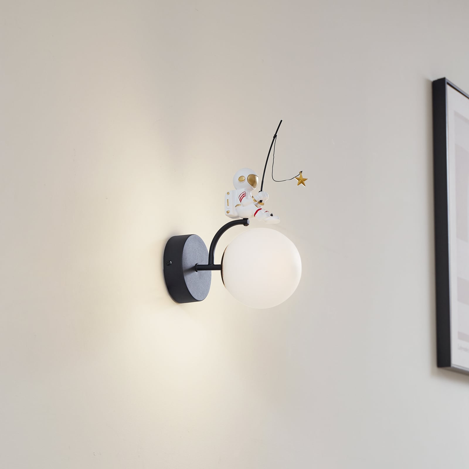 Vegglampe Kosmo astronaut plast E27 30 cm hvit bakside