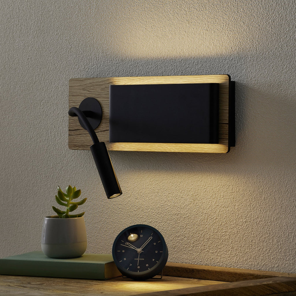 Bakside av Vegglampe Mood med leselampe indirekte lys tre metall