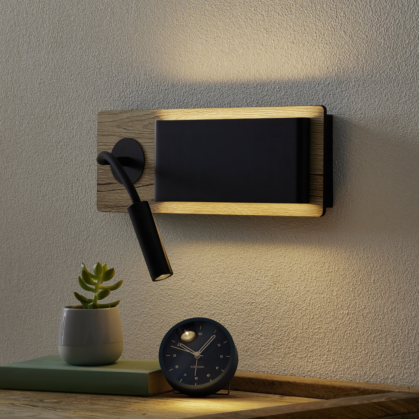 Bakside av Vegglampe Mood med leselampe indirekte lys tre metall