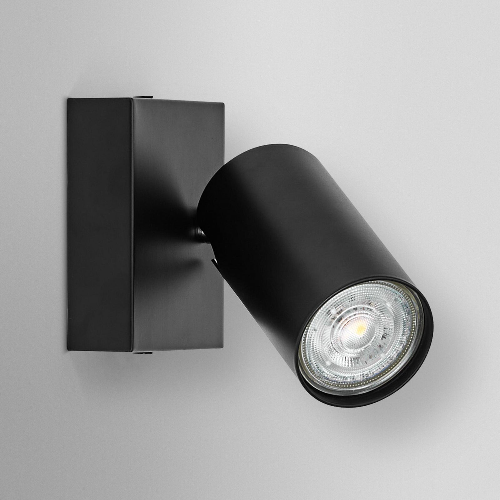 Veggspot OCTAGON svart dimbar GU10 LED 2700K montert