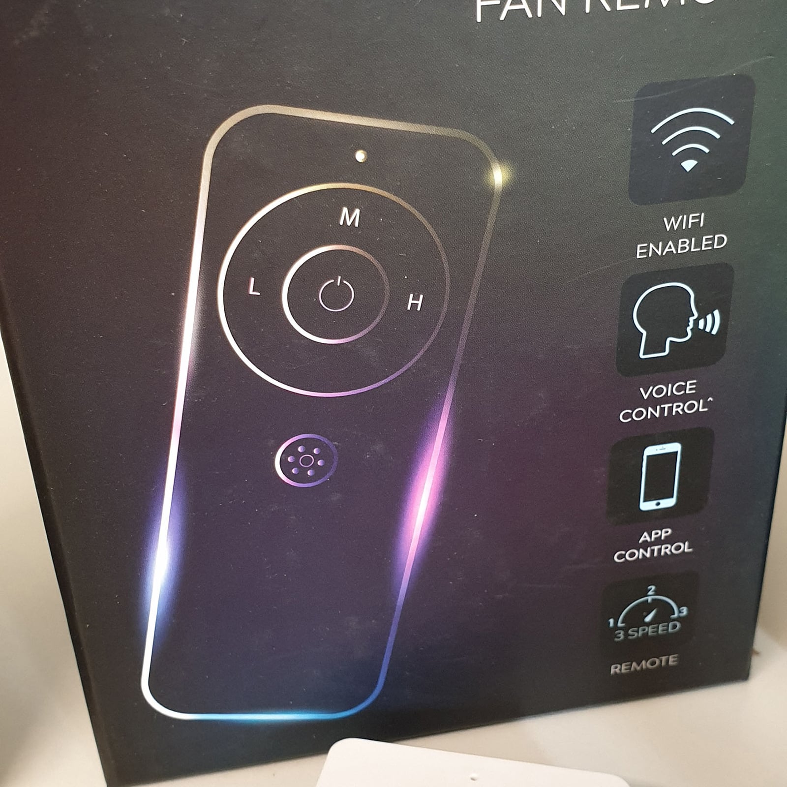 WiFi-fjernkontroll Lucci Connect for takvifte montert