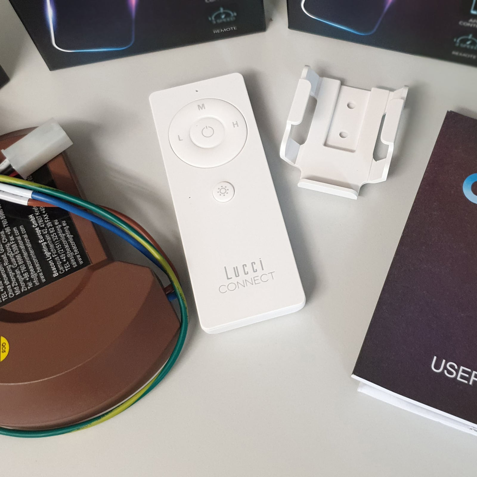 WiFi-fjernkontroll Lucci Connect for takvifte nærbilde
